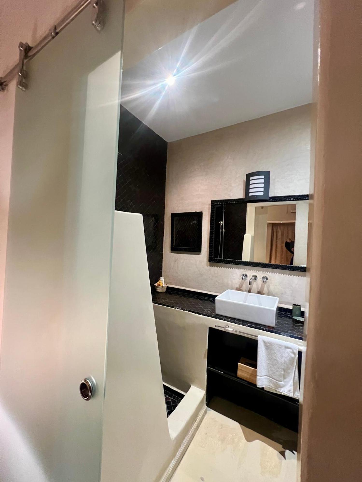 "Le 21", Exclusive Luxury Duplex 400M From Jemaa El Fna Place -Hammam-Jacuzzi-Koutoubia View-Roof Terrace -Speed Wifi Marrakesh Buitenkant foto